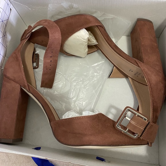 Closed toe wrap around ankle heels - Picture 3 of 5